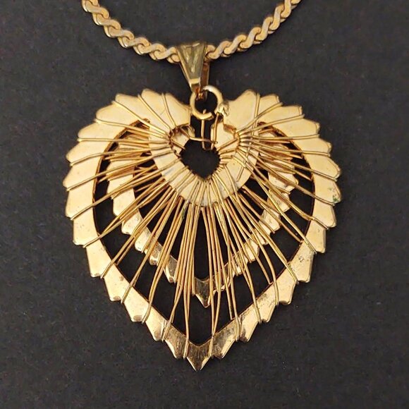 Gold tone double heart wire wrapped pendant necklace - Picture 6 of 14